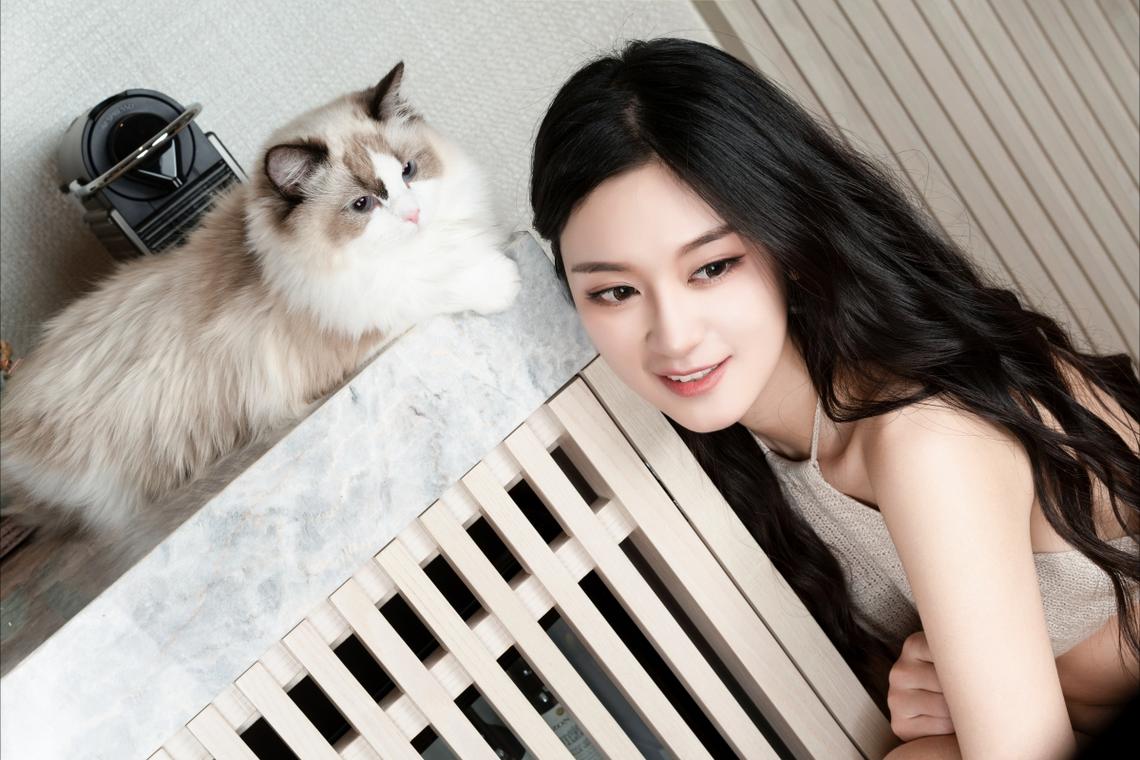 黄仁勋年内第三次访华，用这个词形容中国AI产业